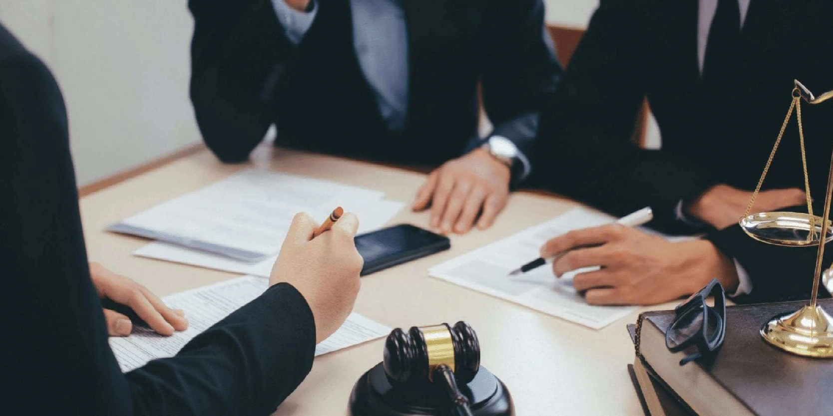 نمونه رای مصادف شدن روز تنظیم سند رسمی با تعطیلی رسمی | بررسی یک رأی حقوقی