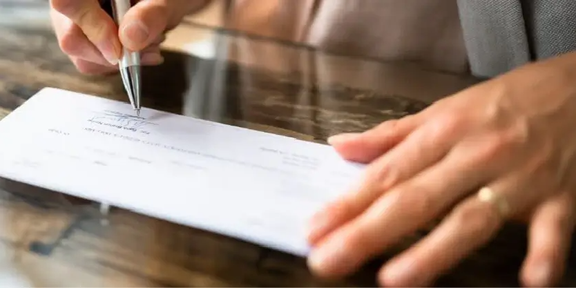 نحوه محاسبه و کسر مبالغ پرداختی محکوم علیه از اصل و خسارت تاخیر تادیه چک در مرحله اجرای احکام