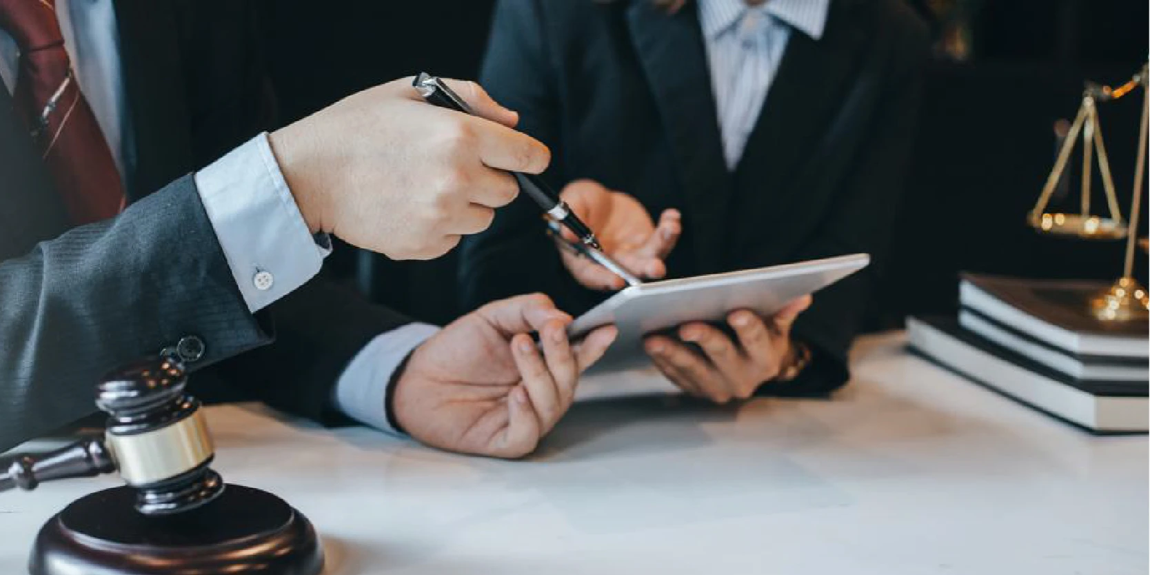 مهمترین عوامل موفقیت کارآموزان وکالت و وکلای جوان